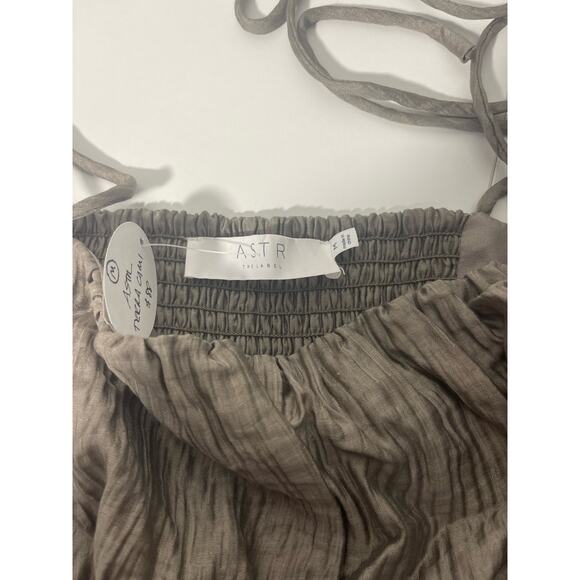 NEW ASTR the label 298385 Women Terra Bella Top  Mushroom - Size Medium - Picture 1 of 5